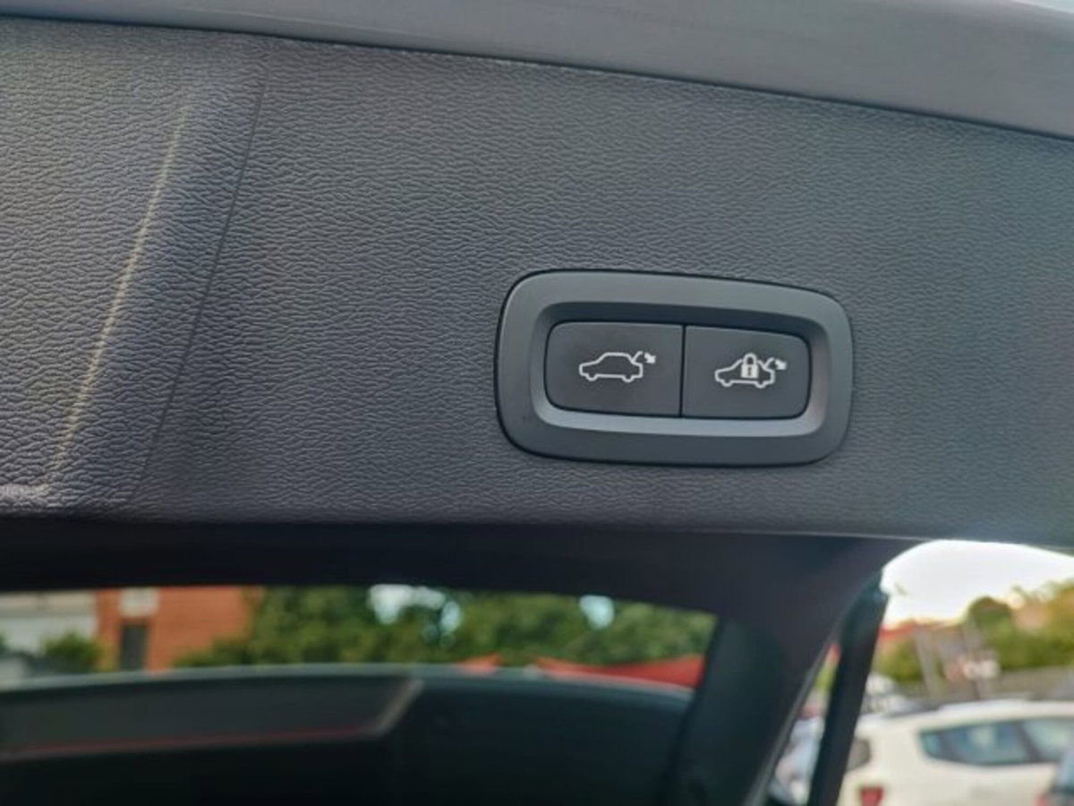 Volvo XC40 B3 automatico Ultimate Dark (15)