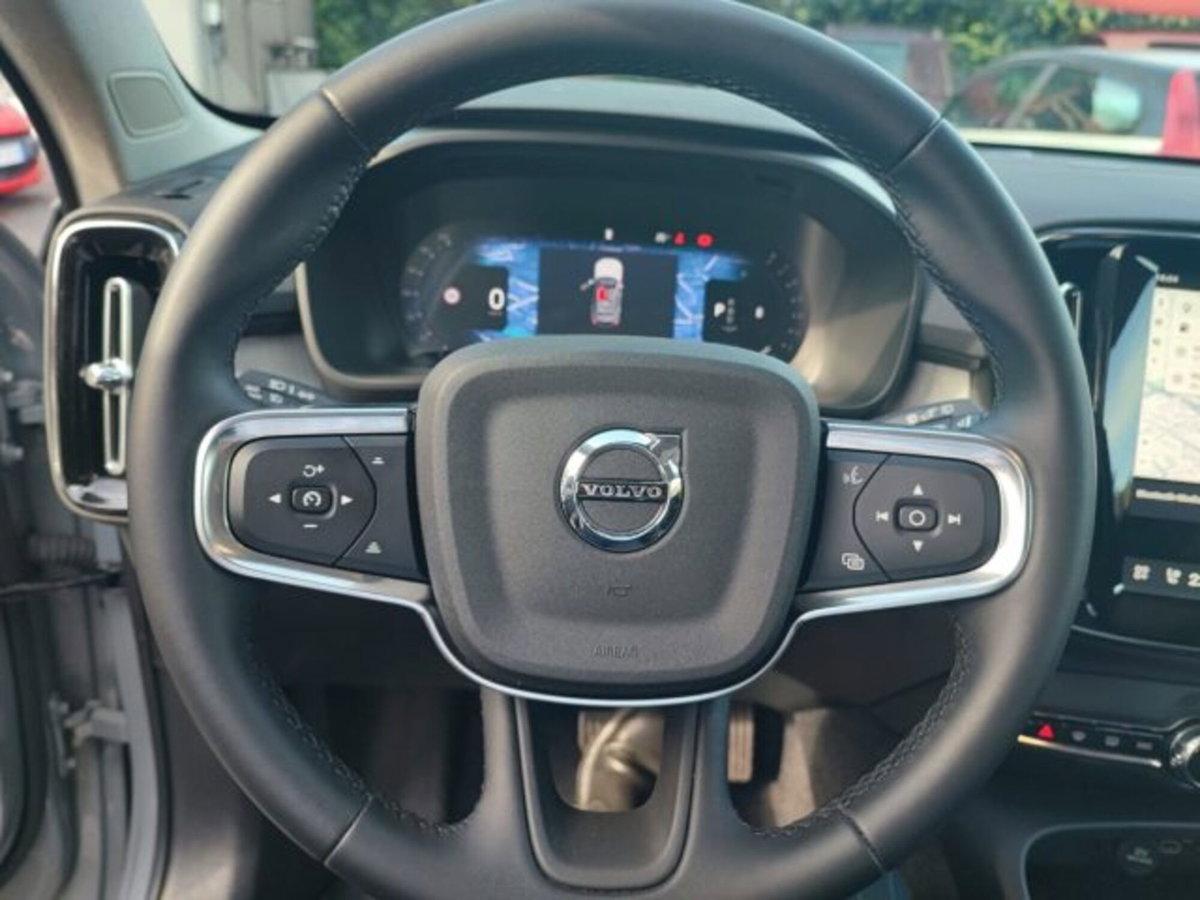 Volvo XC40 B3 automatico Ultimate Dark (17)