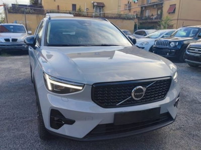 Volvo XC40 B3 automatico Ultimate Dark (2)