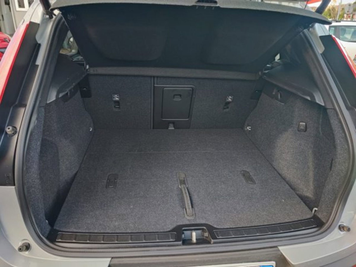 Volvo XC40 B3 automatico Ultimate Dark (20)