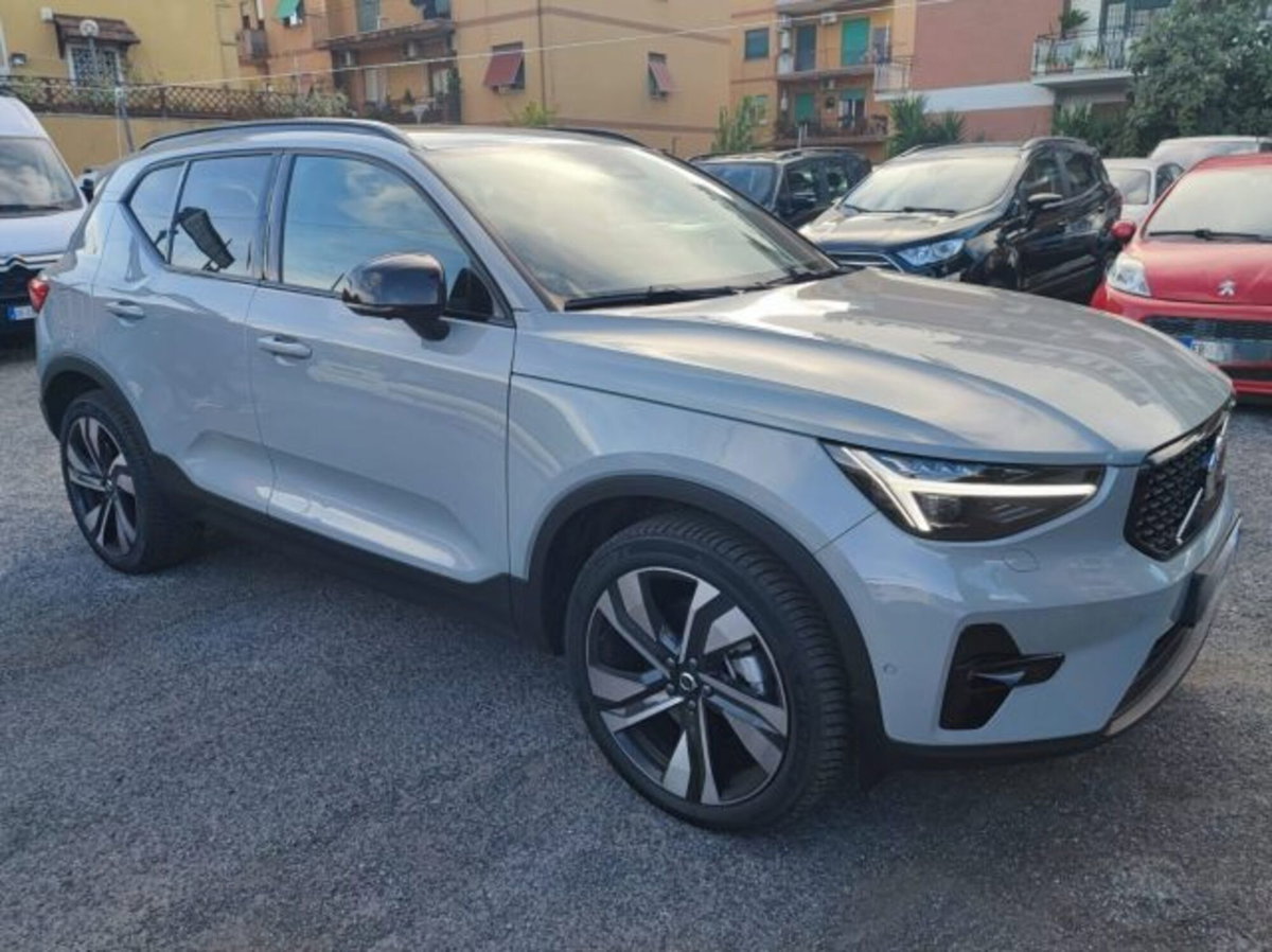 Volvo XC40 B3 automatico Ultimate Dark (3)