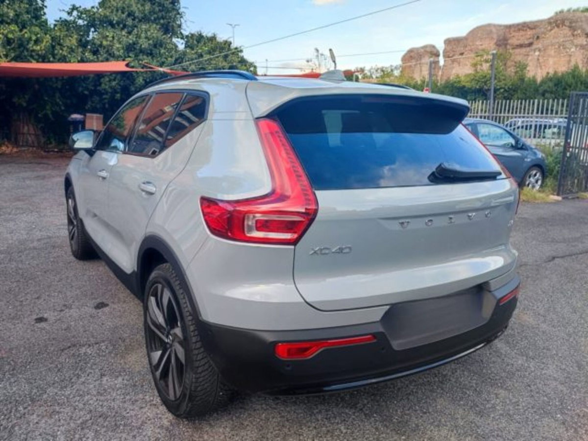 Volvo XC40 B3 automatico Ultimate Dark (7)
