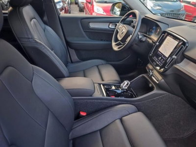 Volvo XC40 B3 automatico Ultimate Dark (9)