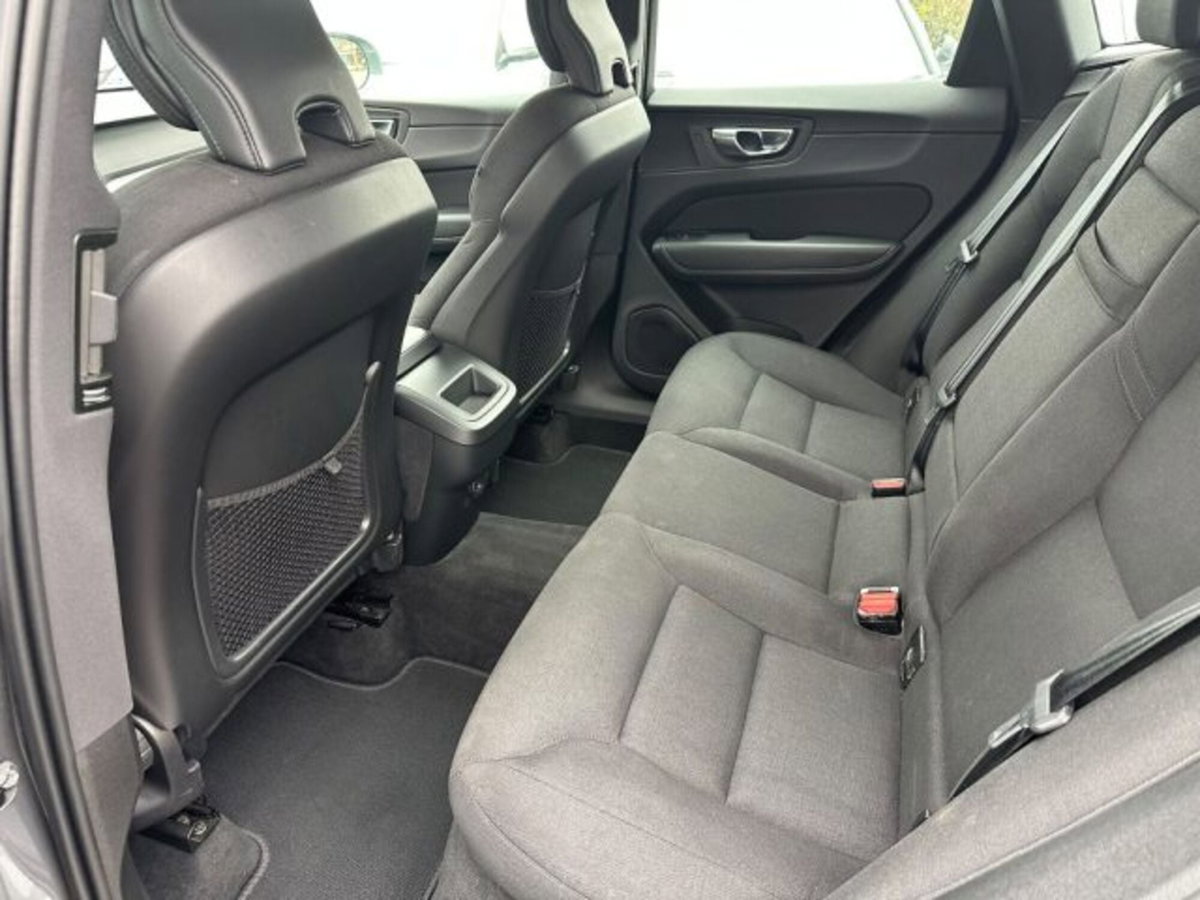 Volvo XC60 B4 (d) AWD Geartronic Momentum N1 (15)