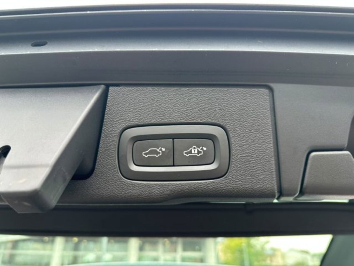 Volvo XC60 B4 (d) AWD Geartronic Momentum N1 (19)