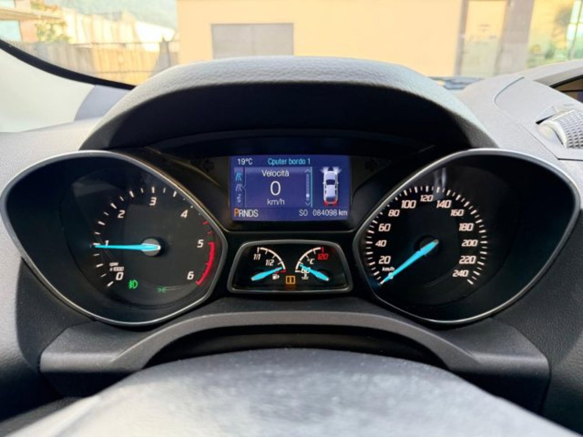 Ford Kuga 2.0 TDCI 150 CV S&S 4WD Titanium X (11)