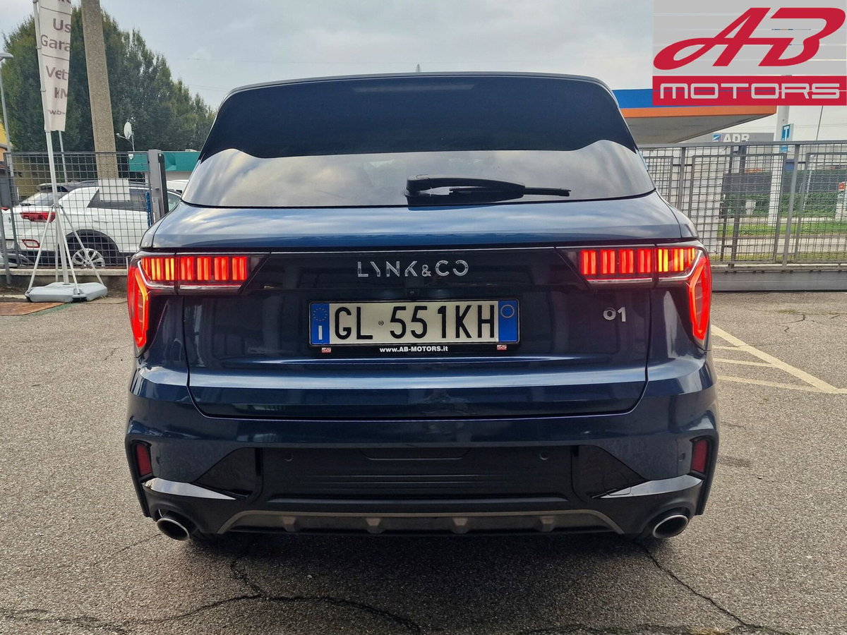 Lynk & Co 01 01 1.5 td phev More auto (6)