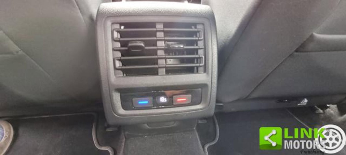 Volkswagen Golf 1.5 etsi Style 150cv dsg (11)