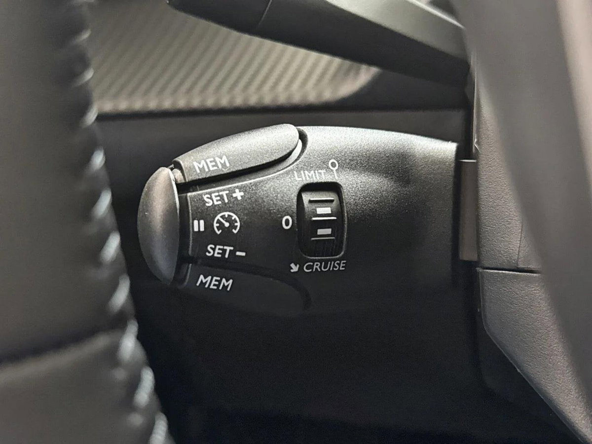 Peugeot 2008 1.2 puretech Allure s&s 100cv (12)
