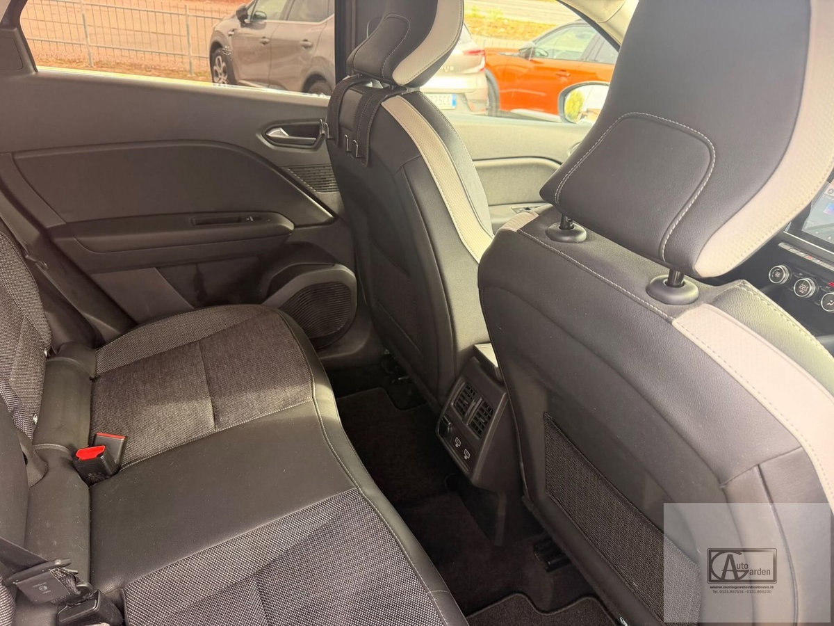 Renault Captur Plug-in Hybrid E-Tech 160 CV Intens (14)