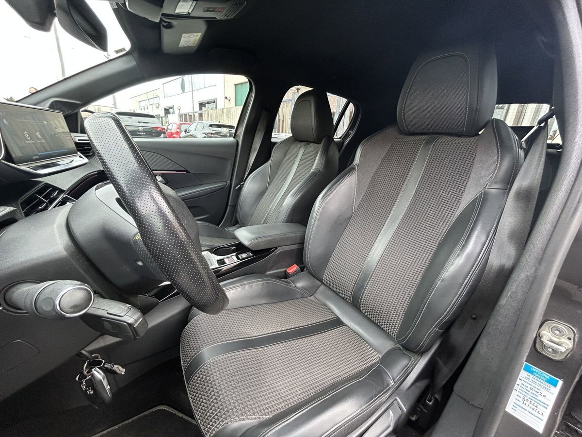 Peugeot 208 PureTech 100 Stop&Start 5 porte GT Line (11)