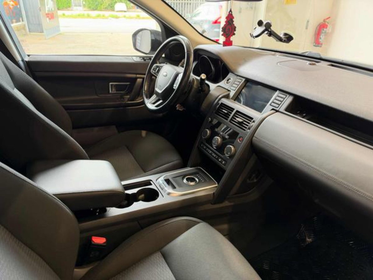 Land Rover Discovery Sport 2.0 TD4 150 CV Pure (12)