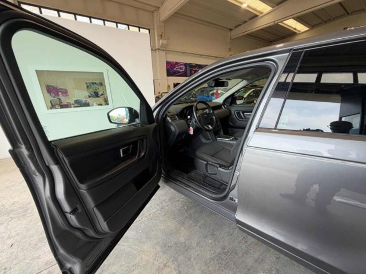 Land Rover Discovery Sport 2.0 TD4 150 CV Pure (9)
