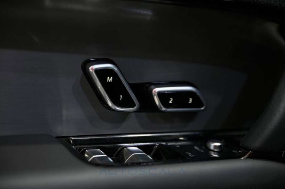 Land Rover Range Rover Sport 3.0D l6 249 CV HSE Dynamic Stealth (11)