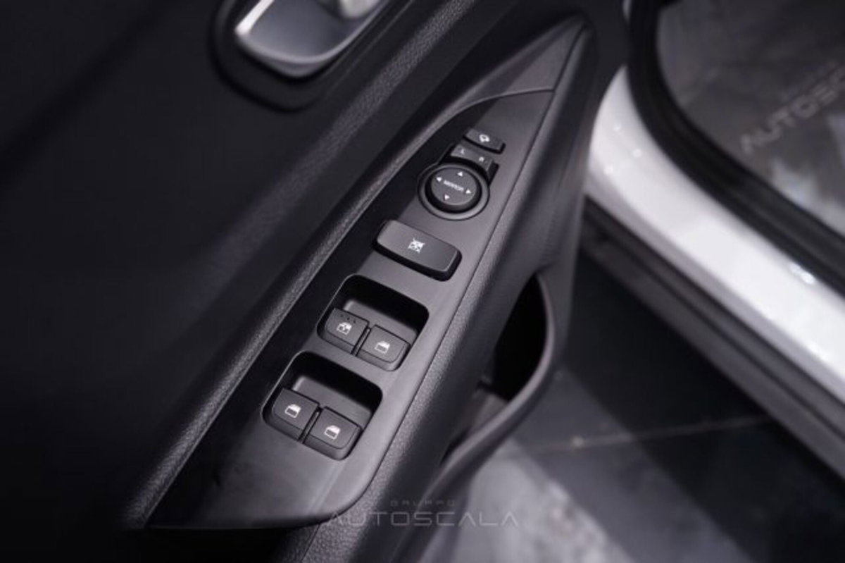 Kia Stonic 1.0 t-gdi mhev Style (10)