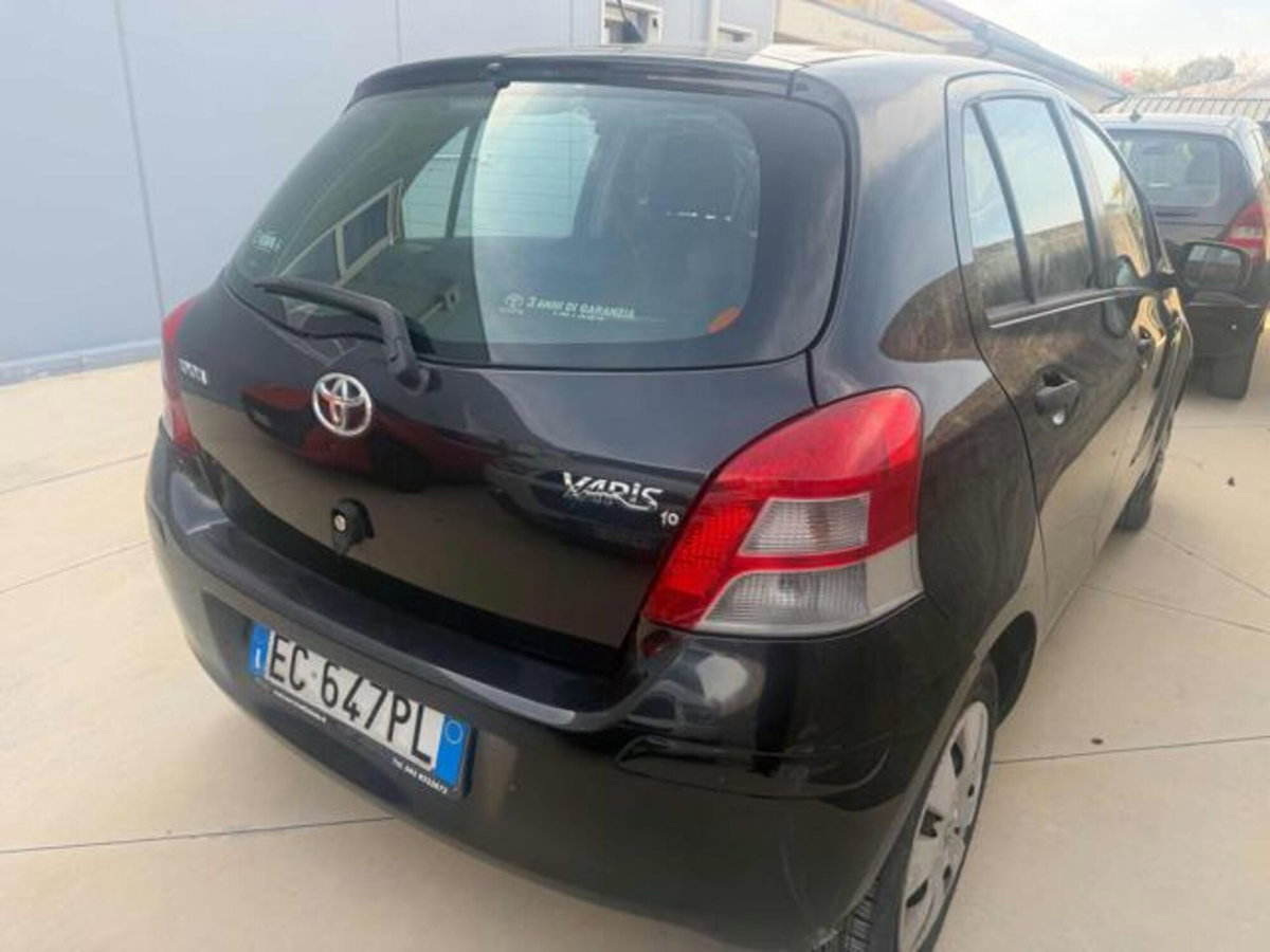 Toyota Yaris 1.0 5 porte Now GPL (2)