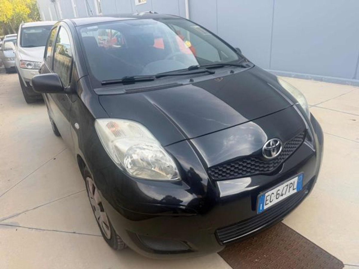 Toyota Yaris 1.0 5 porte Now GPL (7)