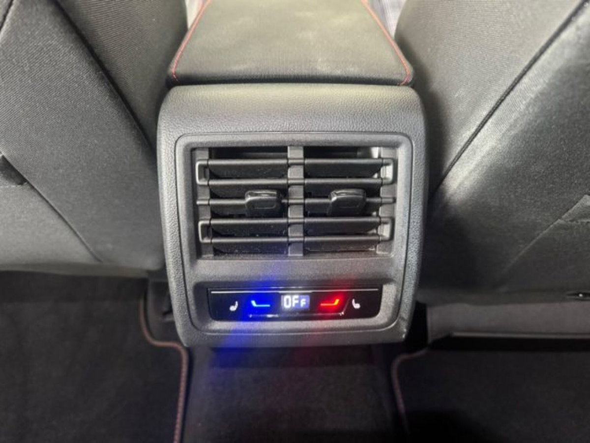 Volkswagen Golf 2.0 tsi GTI MT Ultimate 245cv (14)