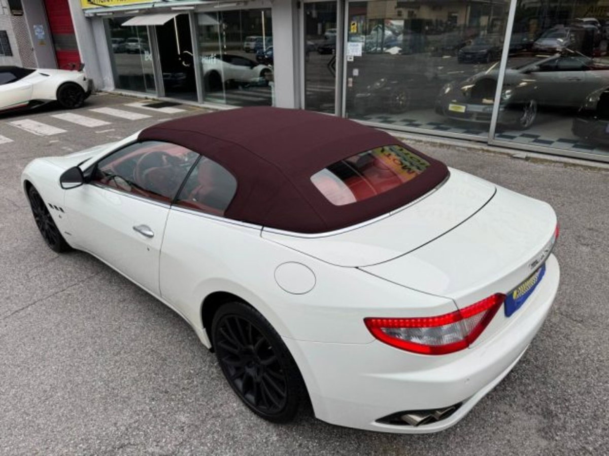 Maserati Grancabrio 4.7 V8 (5)
