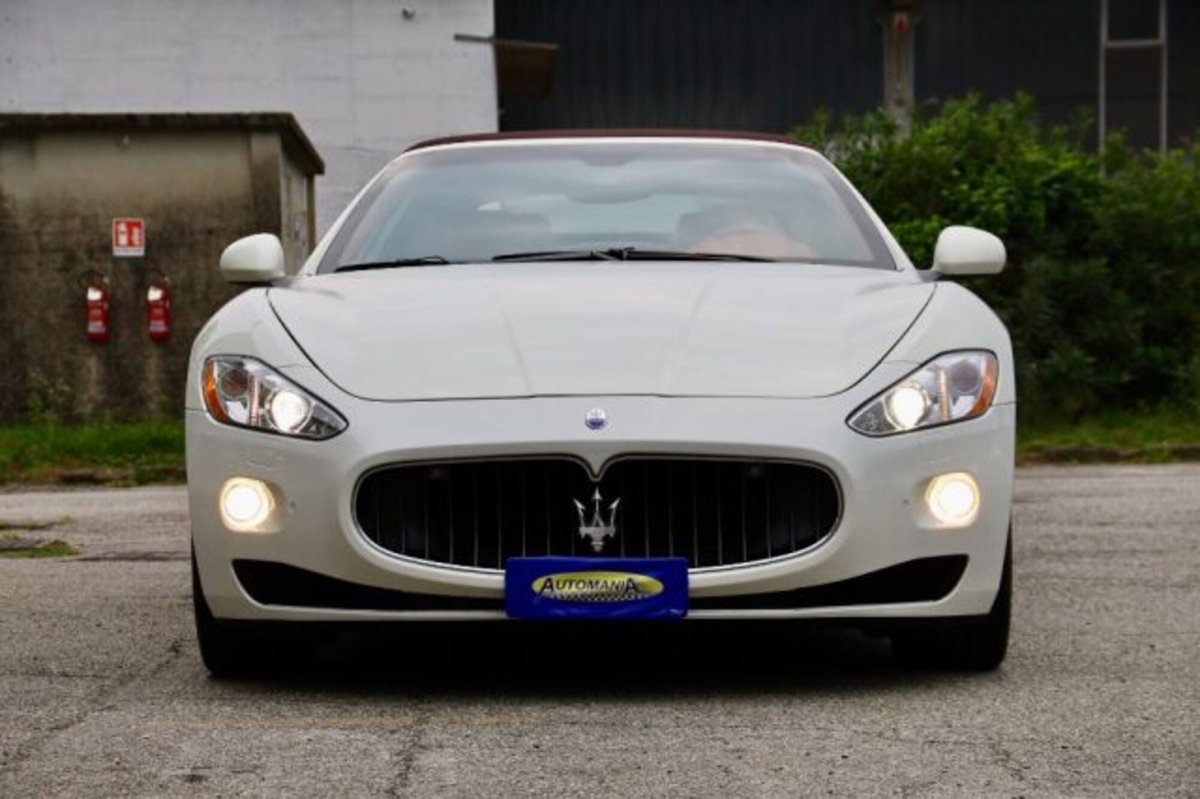 Maserati Grancabrio 4.7 V8 (8)