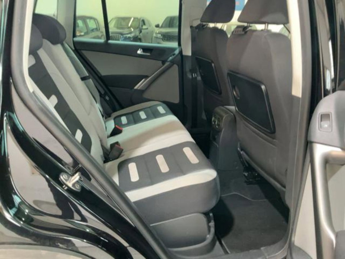 Volkswagen Tiguan 2.0 TDI DPF 4MOTION DSG Sport & Style (14)