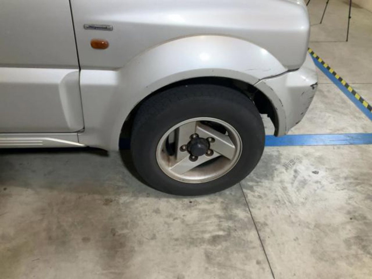 Suzuki Jimny 1.3i 16V cat 4WD JLX (10)