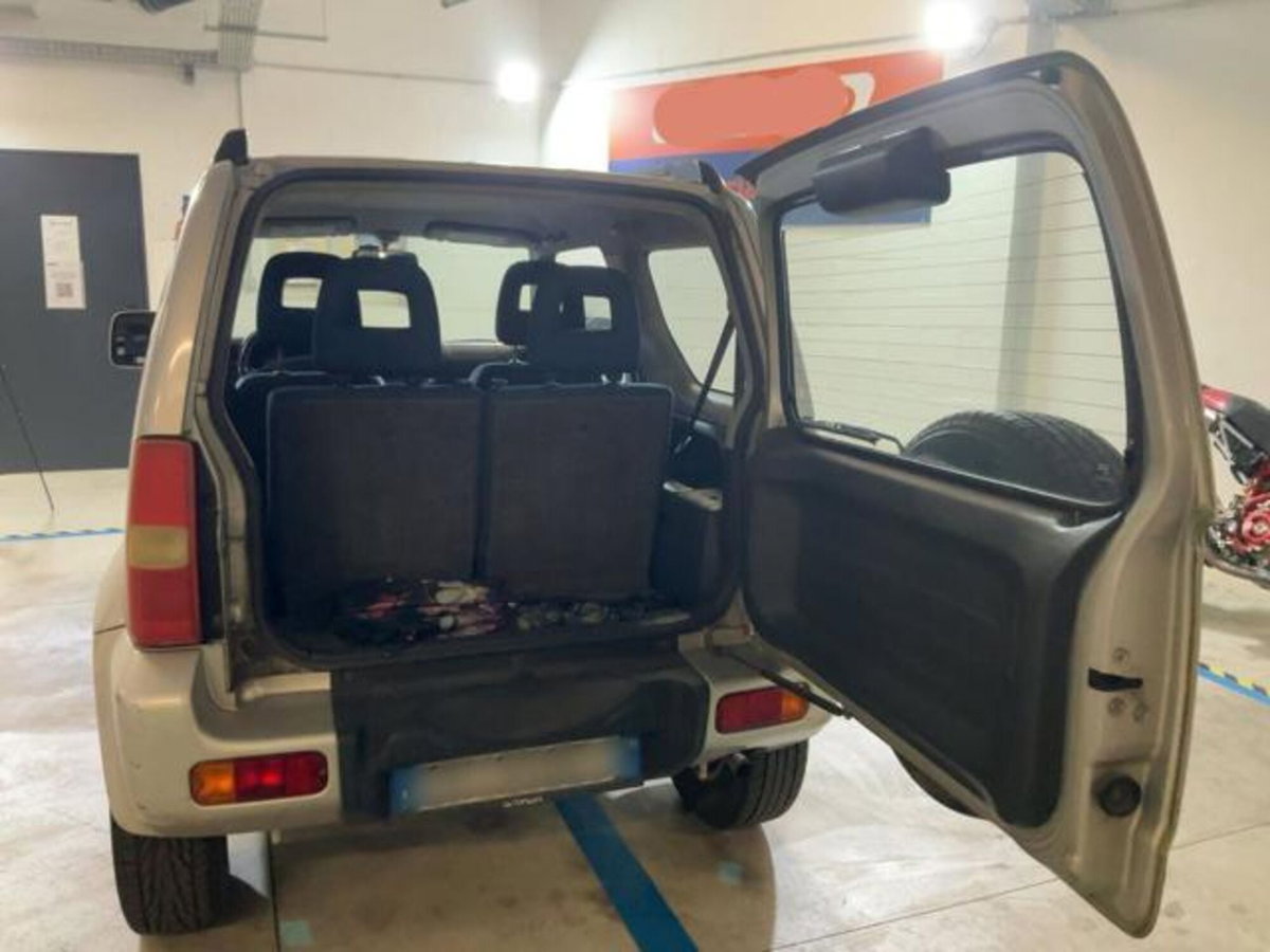 Suzuki Jimny 1.3i 16V cat 4WD JLX (14)