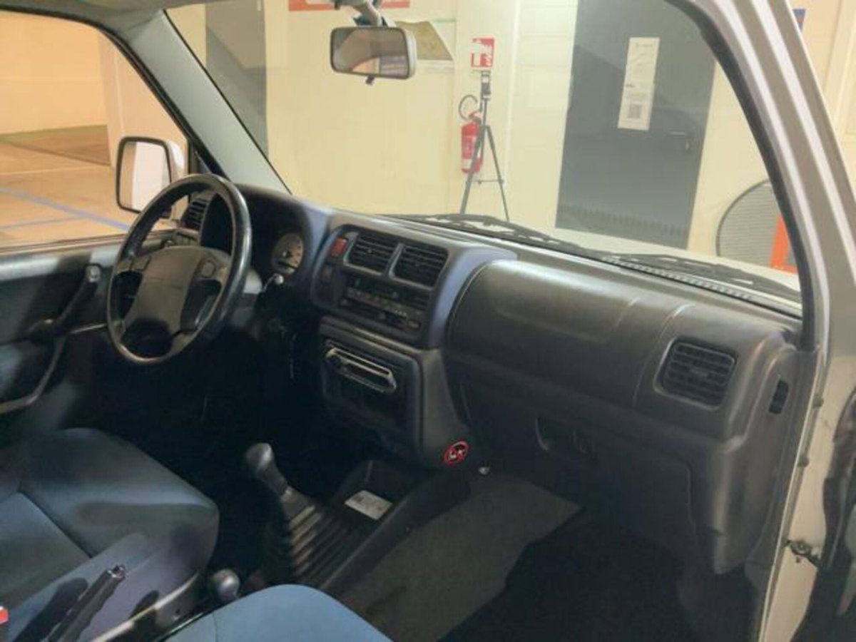 Suzuki Jimny 1.3i 16V cat 4WD JLX (16)