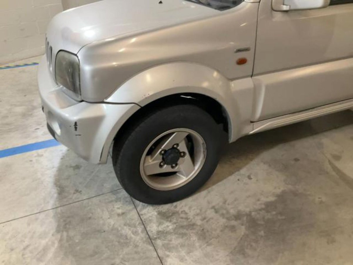 Suzuki Jimny 1.3i 16V cat 4WD JLX (4)