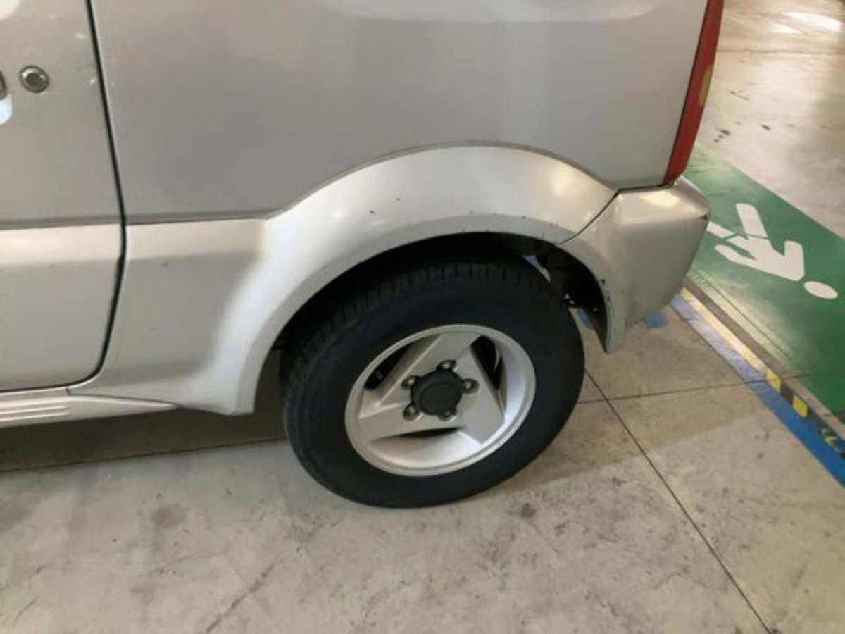 Suzuki Jimny 1.3i 16V cat 4WD JLX (5)
