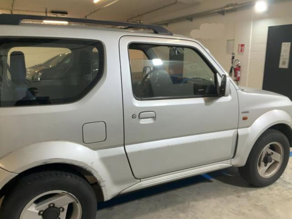 Suzuki Jimny 1.3i 16V cat 4WD JLX (9)