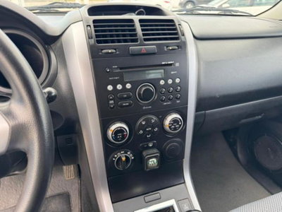 Suzuki Grand Vitara 1.9 DDiS 3 porte (10)