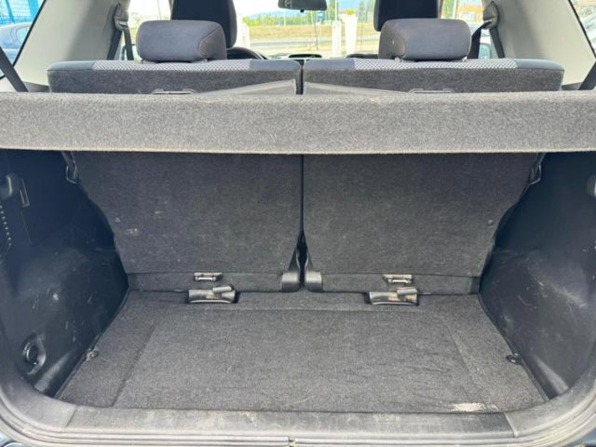 Suzuki Grand Vitara 1.9 DDiS 3 porte (14)