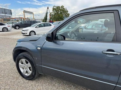 Suzuki Grand Vitara 1.9 DDiS 3 porte (4)