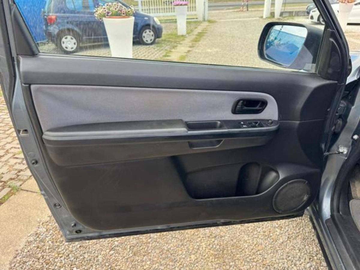 Suzuki Grand Vitara 1.9 DDiS 3 porte (8)