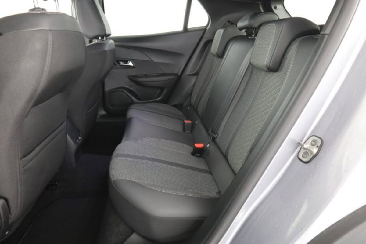 Peugeot 2008 PureTech 100 S&S Allure (2)