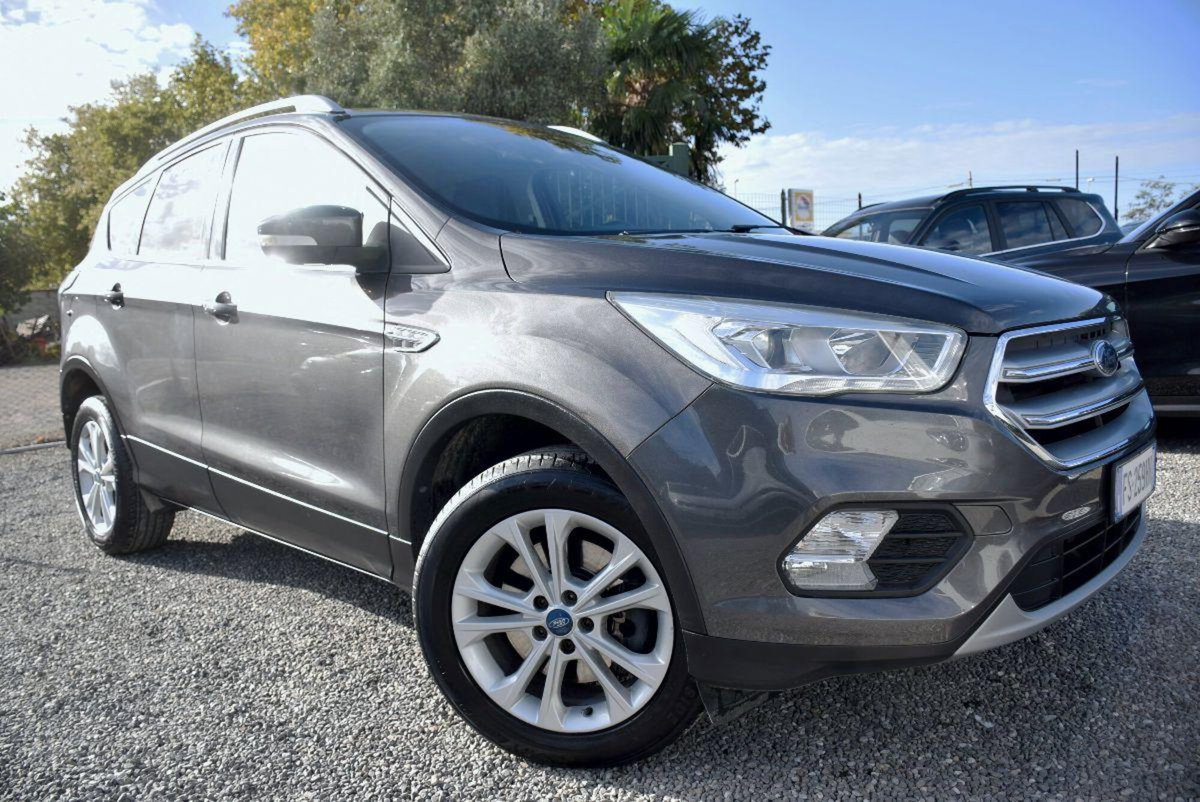 Ford Kuga 1.5 TDCI 120 CV S&S 2WD Titanium (10)