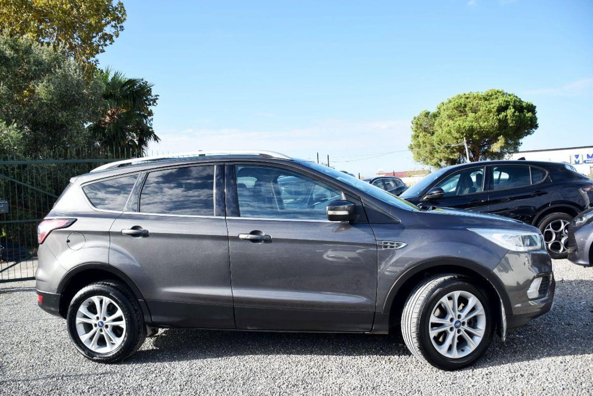 Ford Kuga 1.5 TDCI 120 CV S&S 2WD Titanium (11)