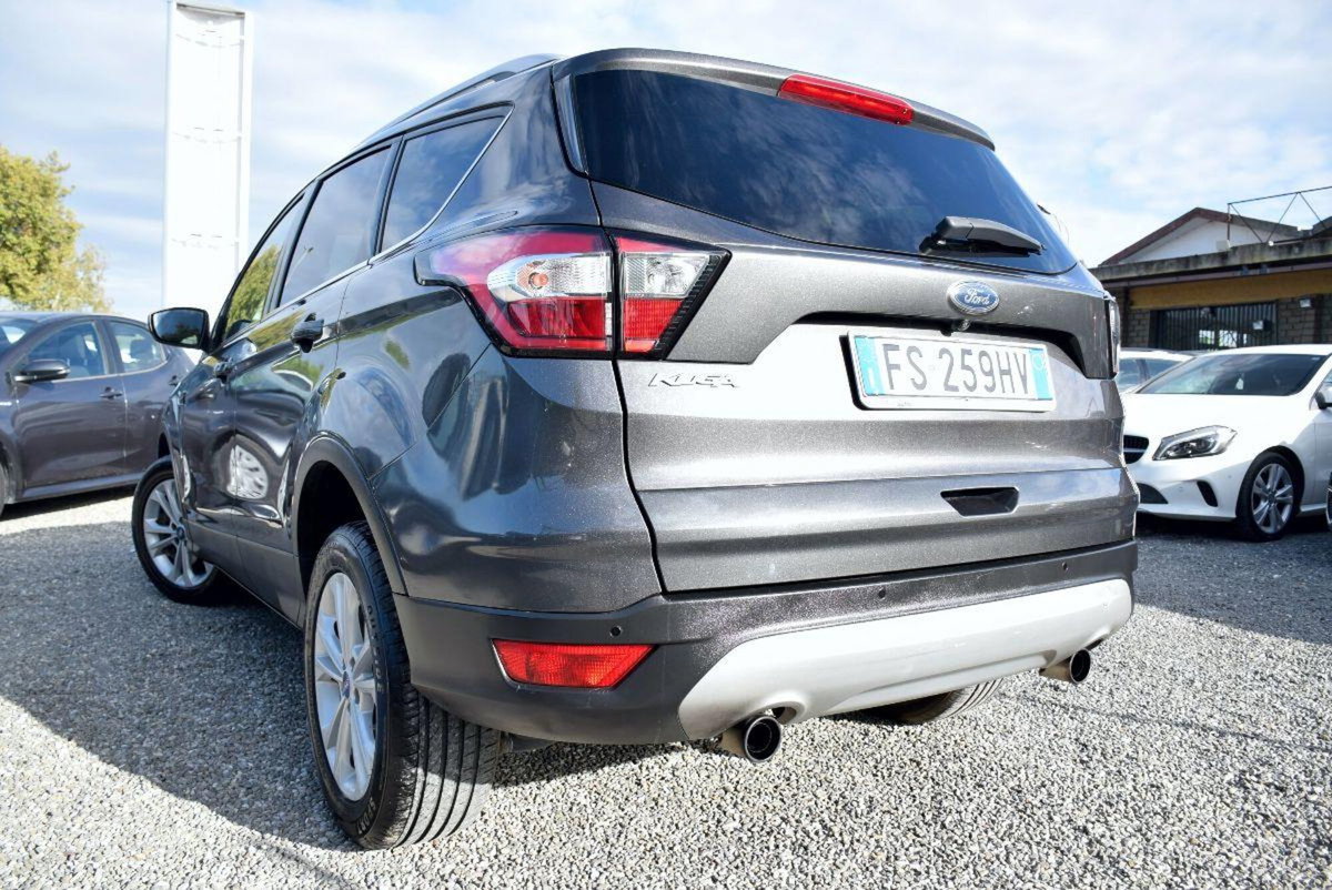 Ford Kuga 1.5 TDCI 120 CV S&S 2WD Titanium (17)