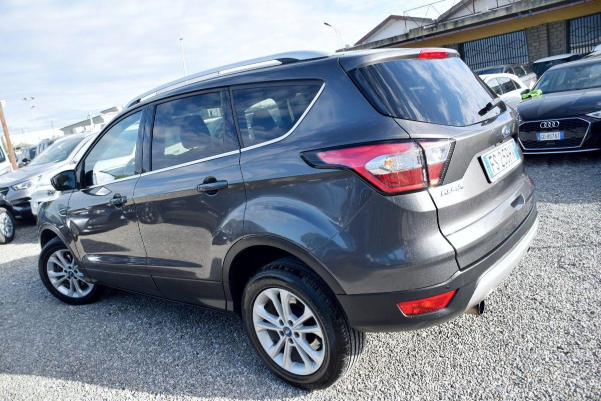 Ford Kuga 1.5 TDCI 120 CV S&S 2WD Titanium (18)