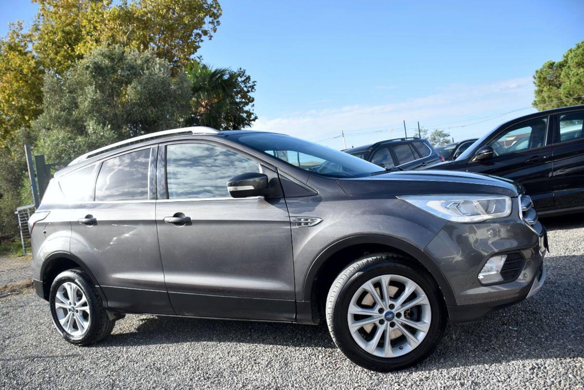 Ford Kuga 1.5 TDCI 120 CV S&S 2WD Titanium (2)