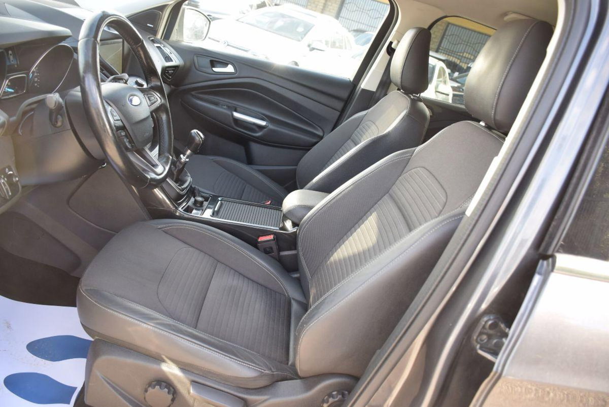 Ford Kuga 1.5 TDCI 120 CV S&S 2WD Titanium (6)