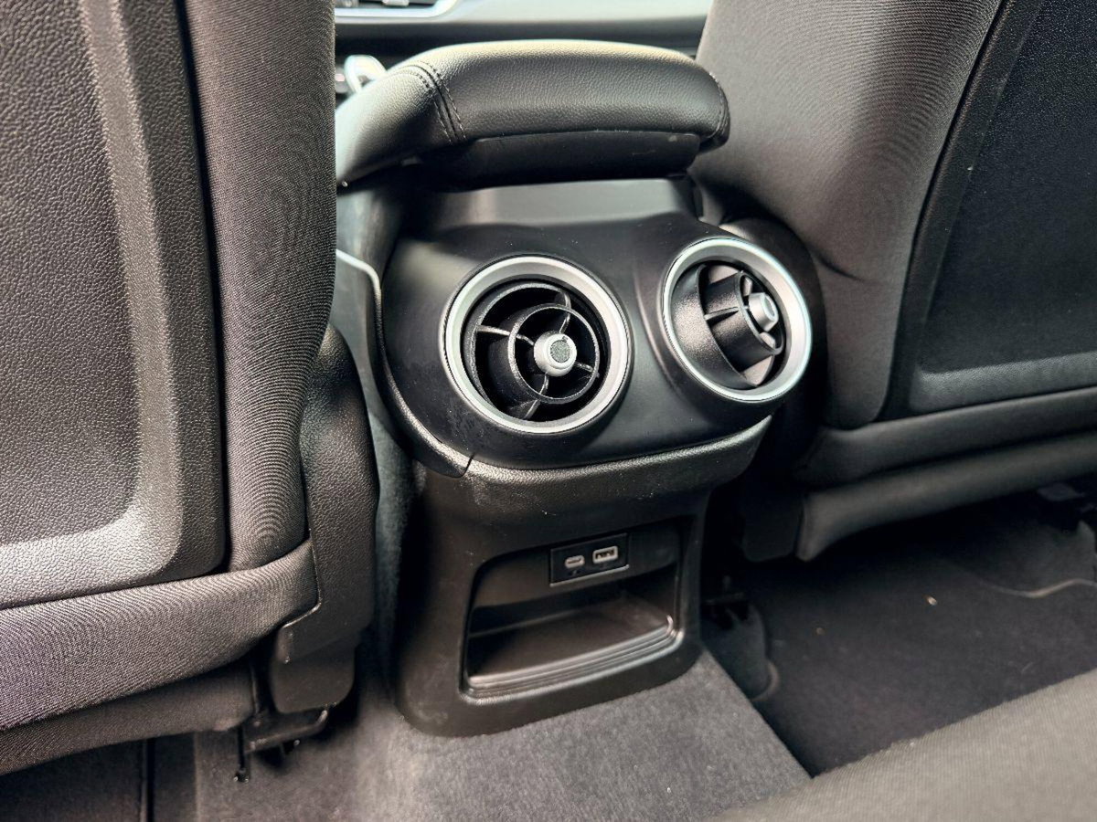 Alfa Romeo Stelvio 2.2 t Intensa Q4 210cv auto (9)