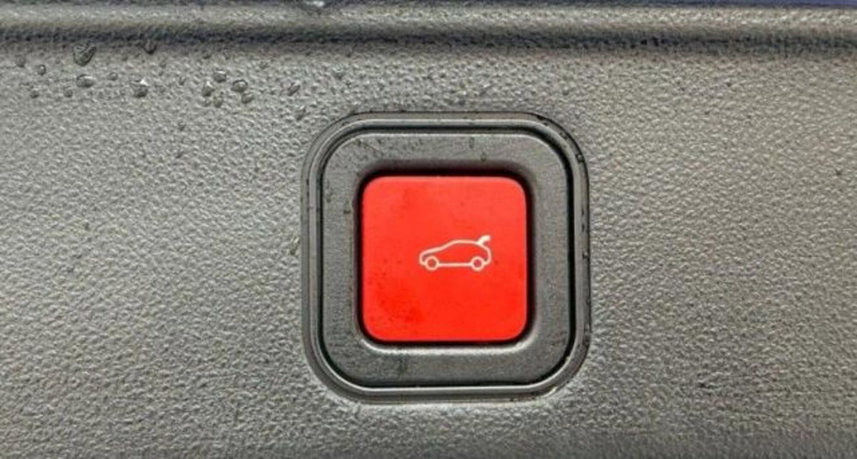 Abarth 600e 54kWh Scorpionissima 280cv (10)
