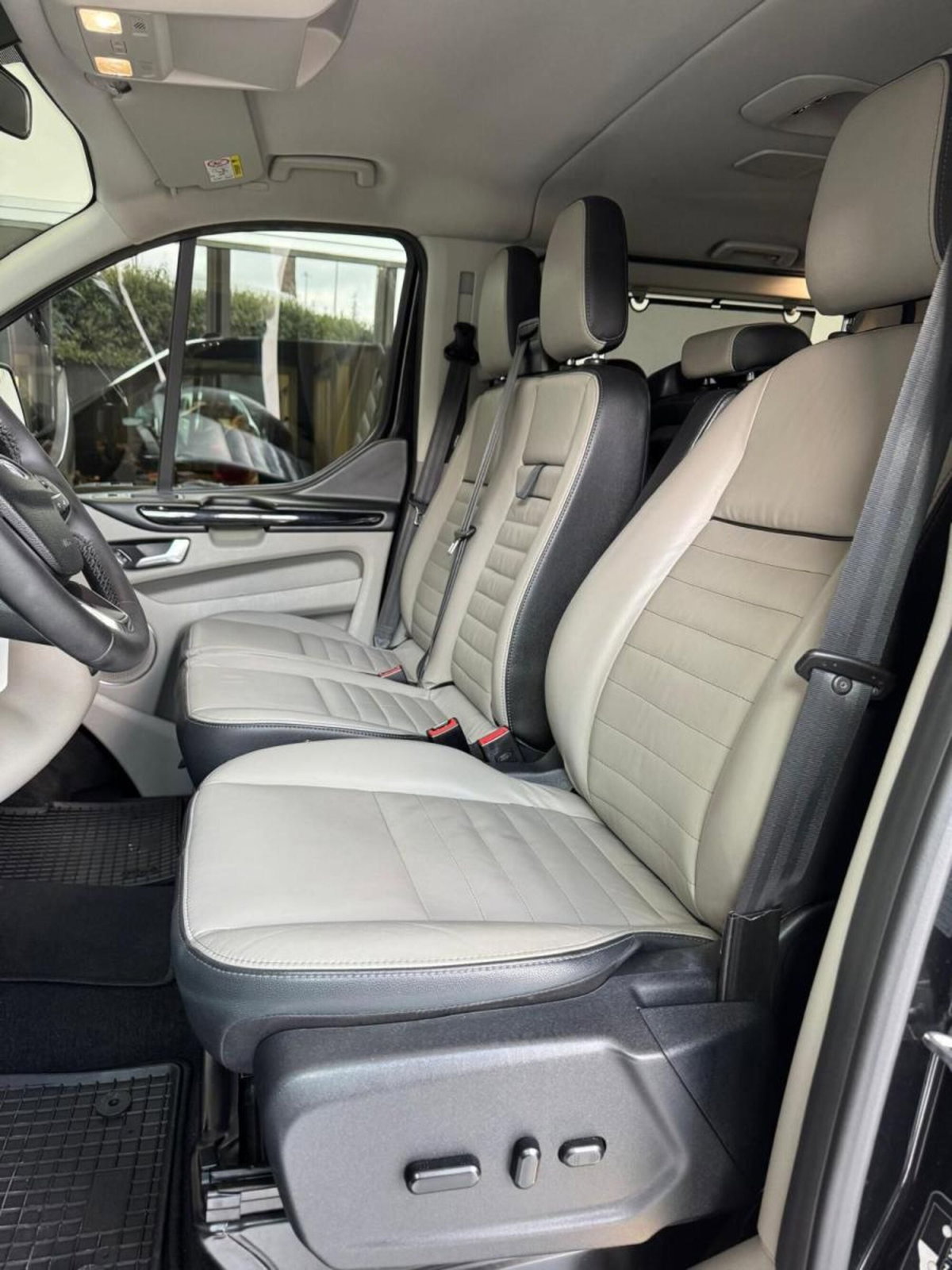 Ford Tourneo Custom 320 2.0 EcoBlue 185CV aut. PL c/sollev. Tit. (10)