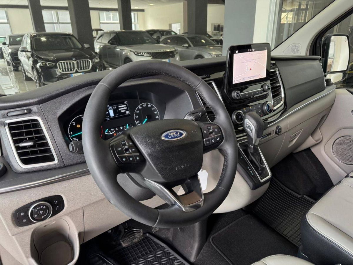 Ford Tourneo Custom 320 2.0 EcoBlue 185CV aut. PL c/sollev. Tit. (9)