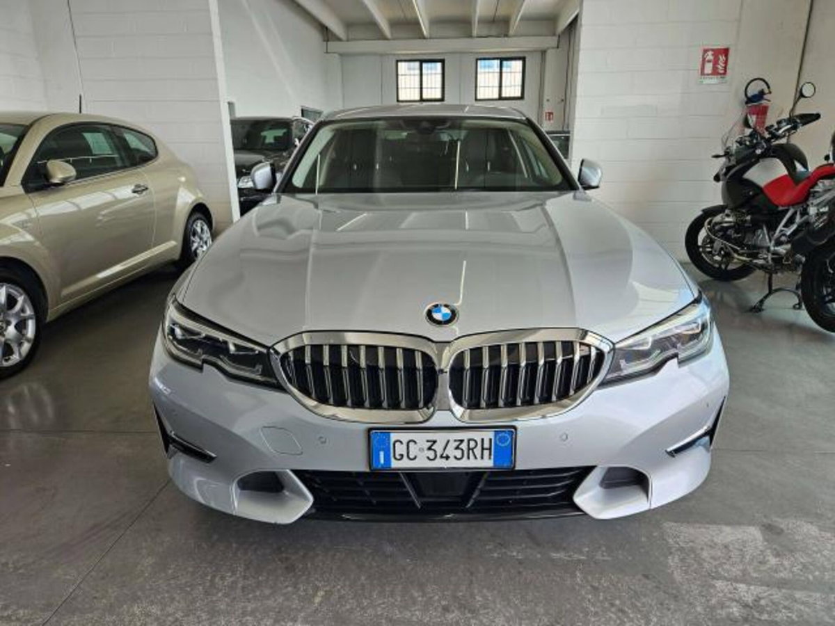 BMW Serie 3 330i Luxury (2)