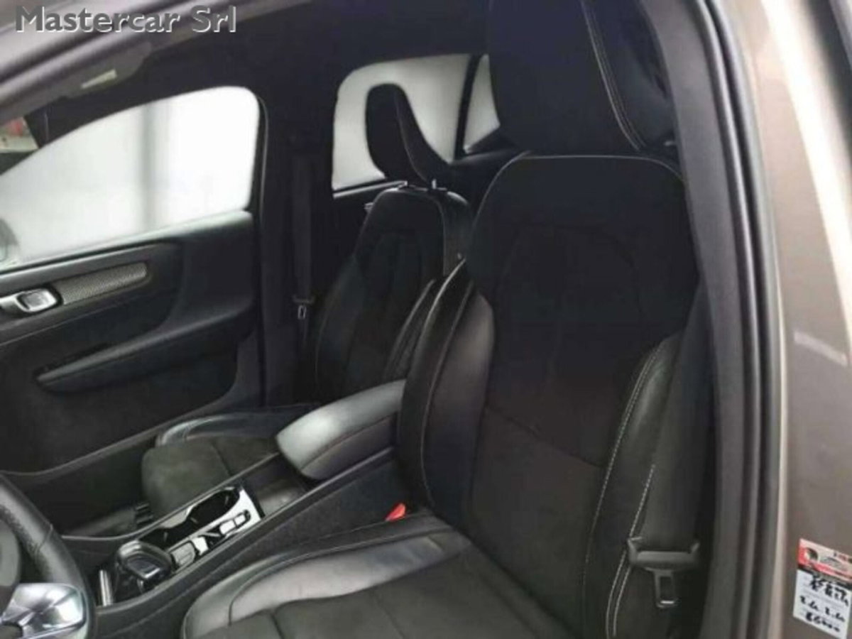 Volvo XC40 T5 Recharge Plug-in Hybrid R-design (4)