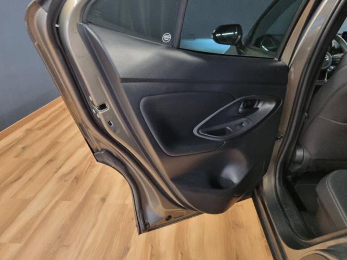 Toyota Yaris Cross 1.5 Hybrid 5p. E-CVT AWD-i Adventure (18)