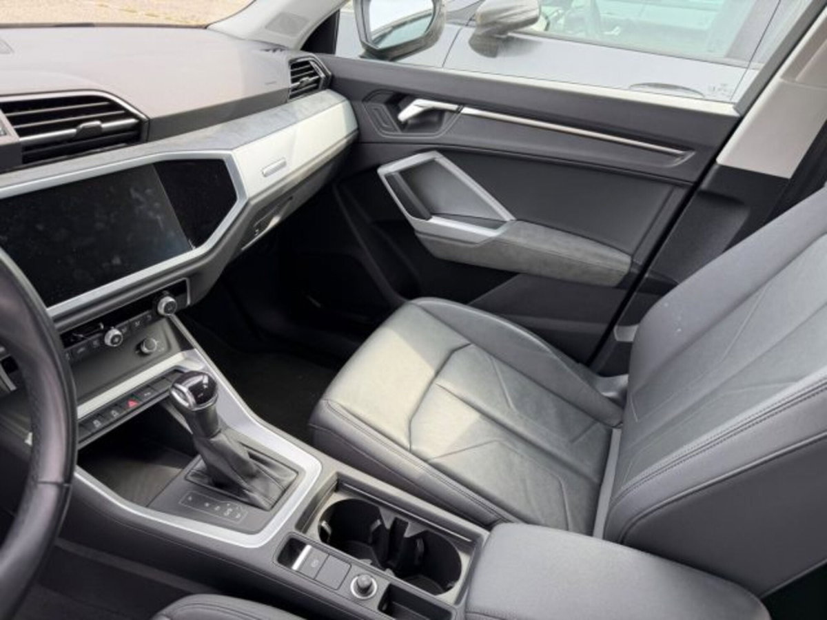 Audi Q3 35 TDI quattro S tronic Business (11)